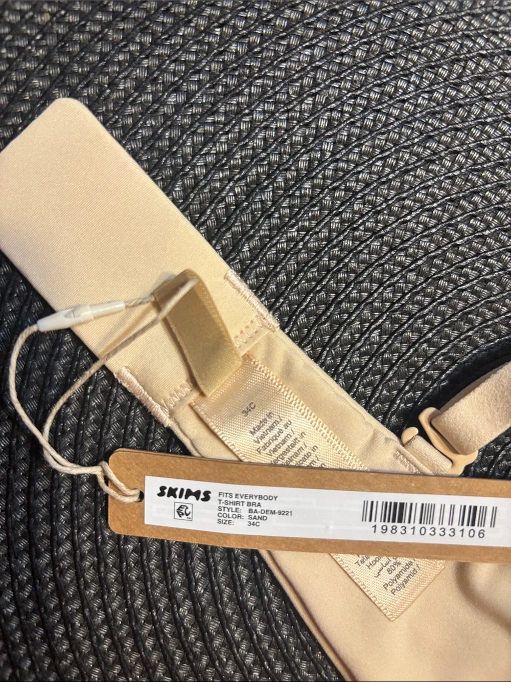 SKIMS sand fits everybody T-Shirt Bra sand 34C NWT (smokers)